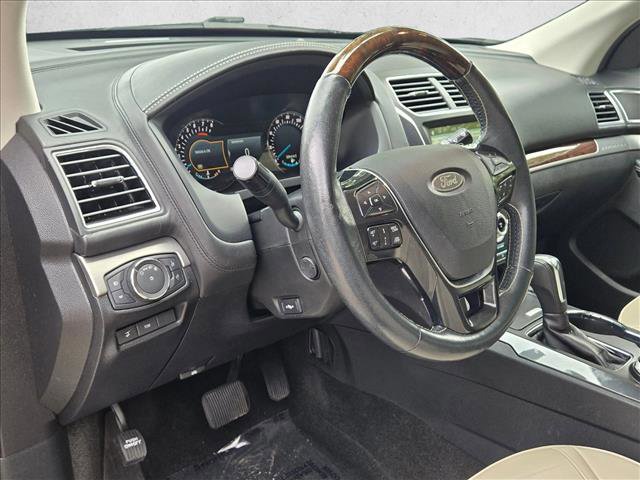 Certified 2018 Ford Explorer Platinum AWD/4WD image 9