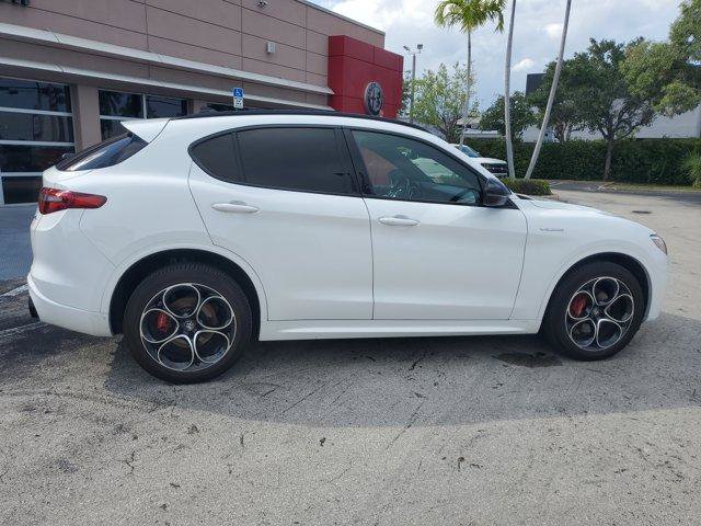 Used 2022 Alfa Romeo Stelvio Veloce AWD/4WD image 8