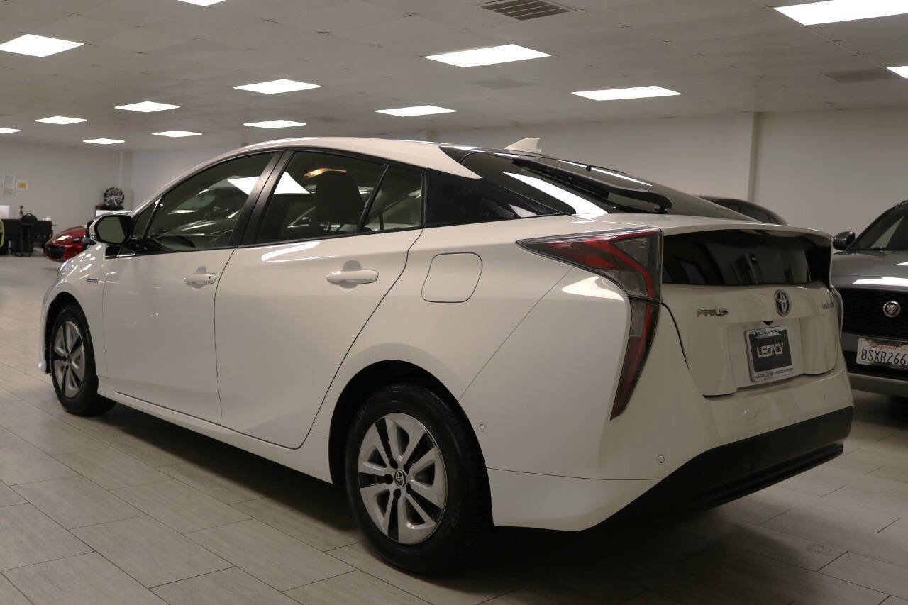 Used 2018 Toyota Prius Three image 8