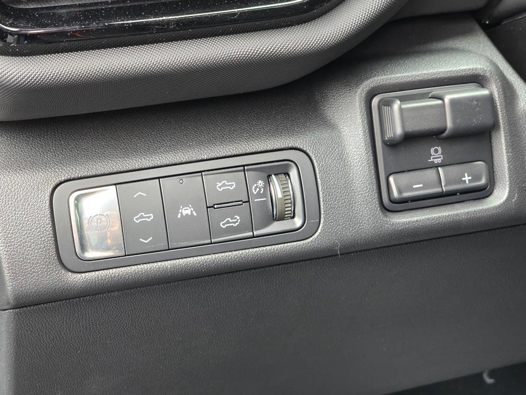 New 2025 Chevrolet Silverado EV RST image 25