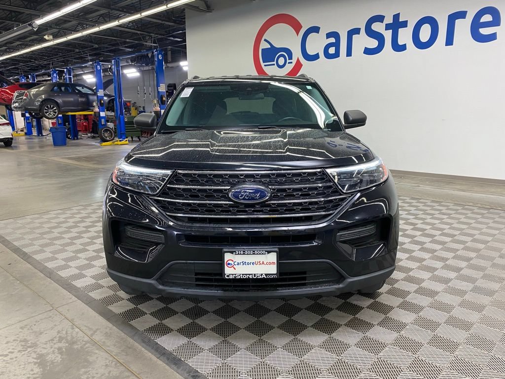Used 2022 Ford Explorer XLT AWD/4WD image 3