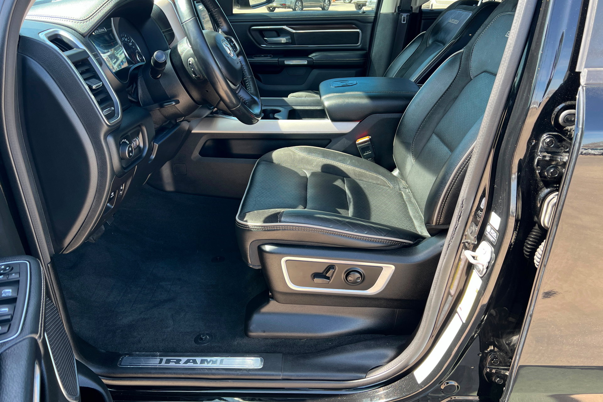 Used 2022 RAM 1500 Laramie image 17