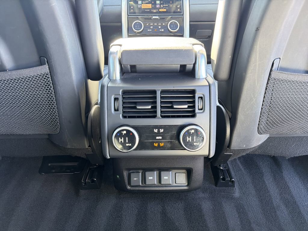 Used 2024 Land Rover Discovery S image 21