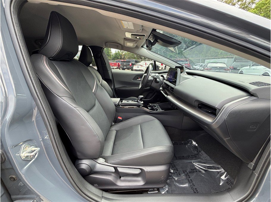 Used 2024 Toyota Prius XLE FWD image 41