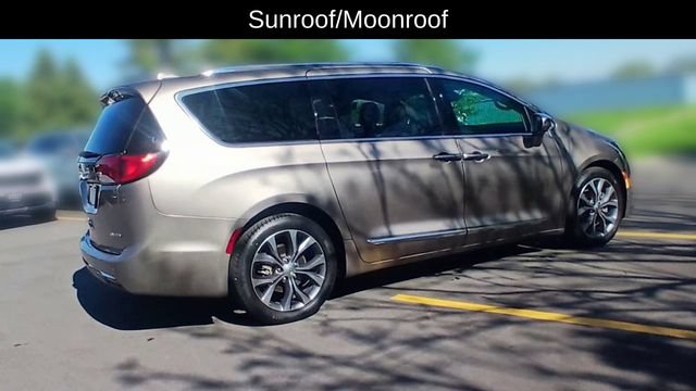 Used 2018 Chrysler Pacifica Limited FWD image 3