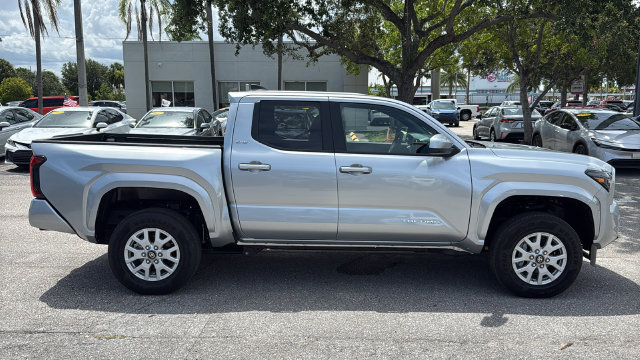 Used 2025 Toyota Tacoma SR5 AWD/4WD image 10