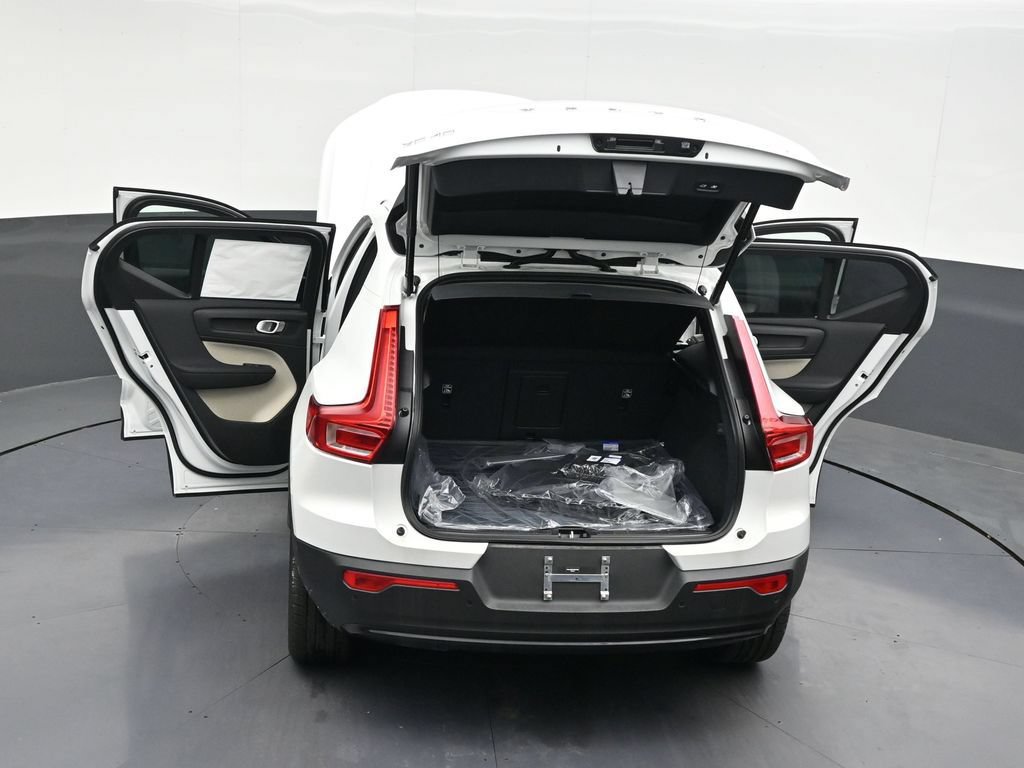New 2026 Volvo XC40 B5 Plus w/ Protection Package Premier AWD/4WD image 33