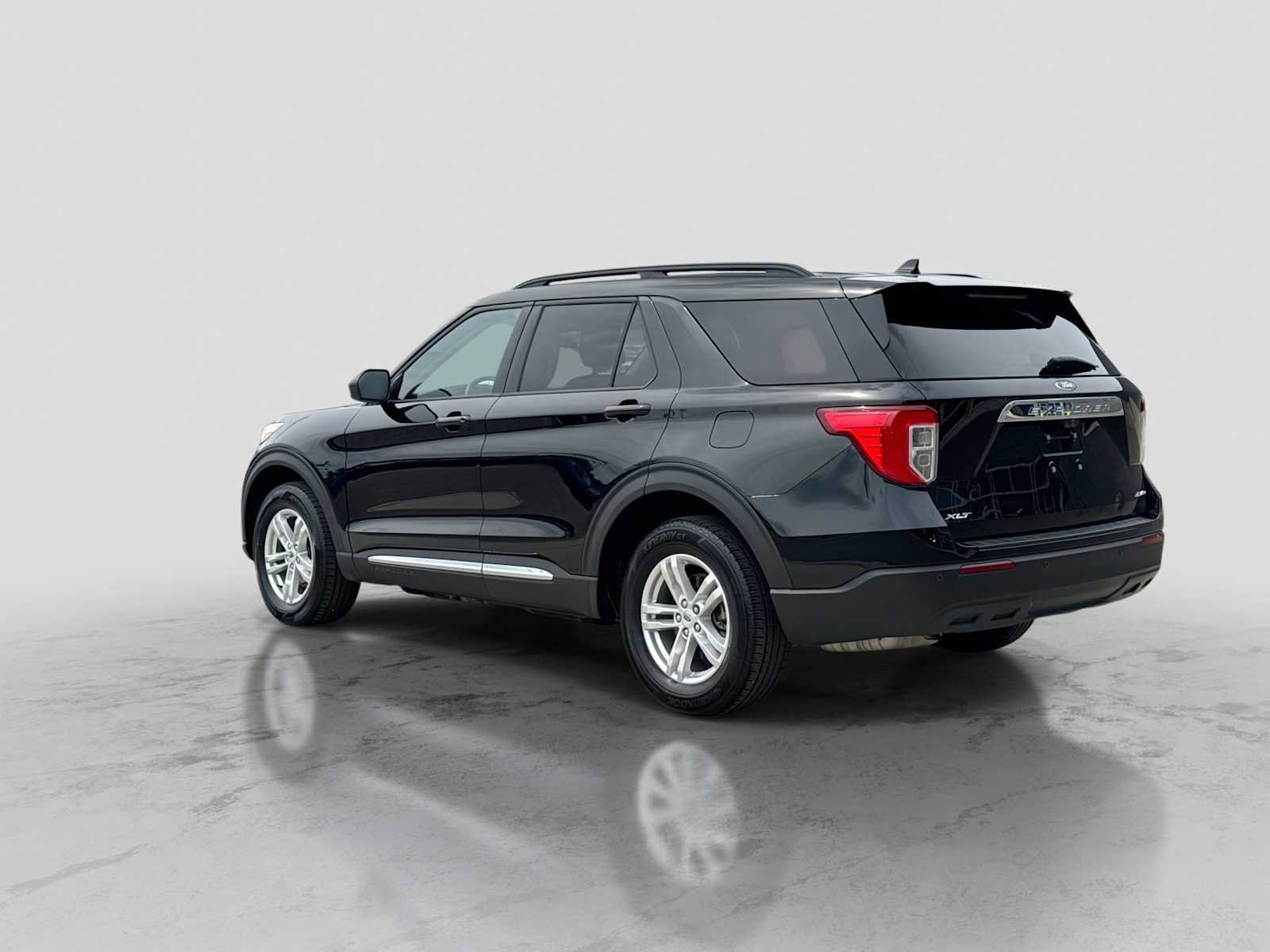 Certified 2023 Ford Explorer XLT AWD/4WD image 4
