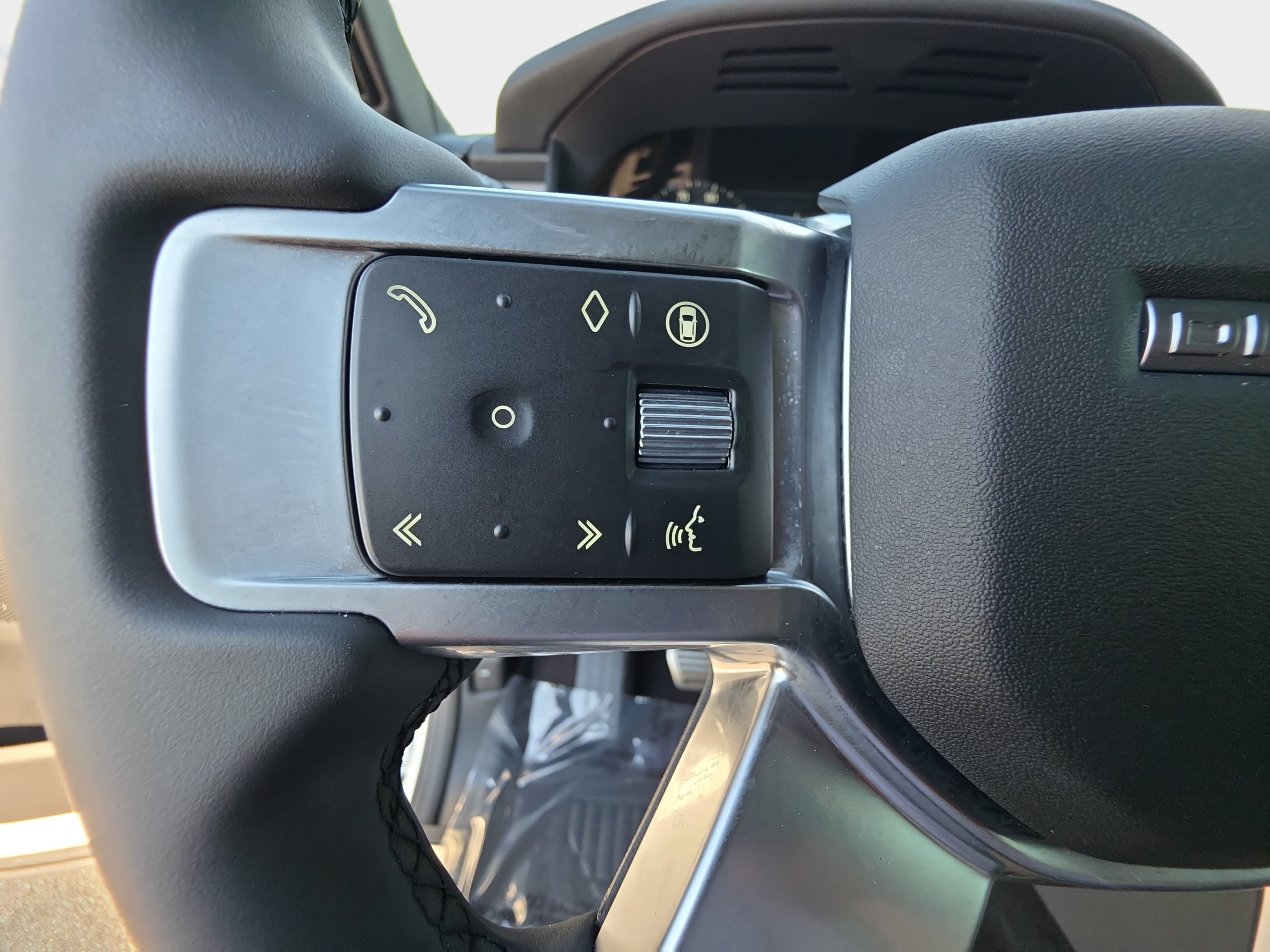 Certified 2025 Land Rover Discovery Dynamic SE AWD/4WD image 17