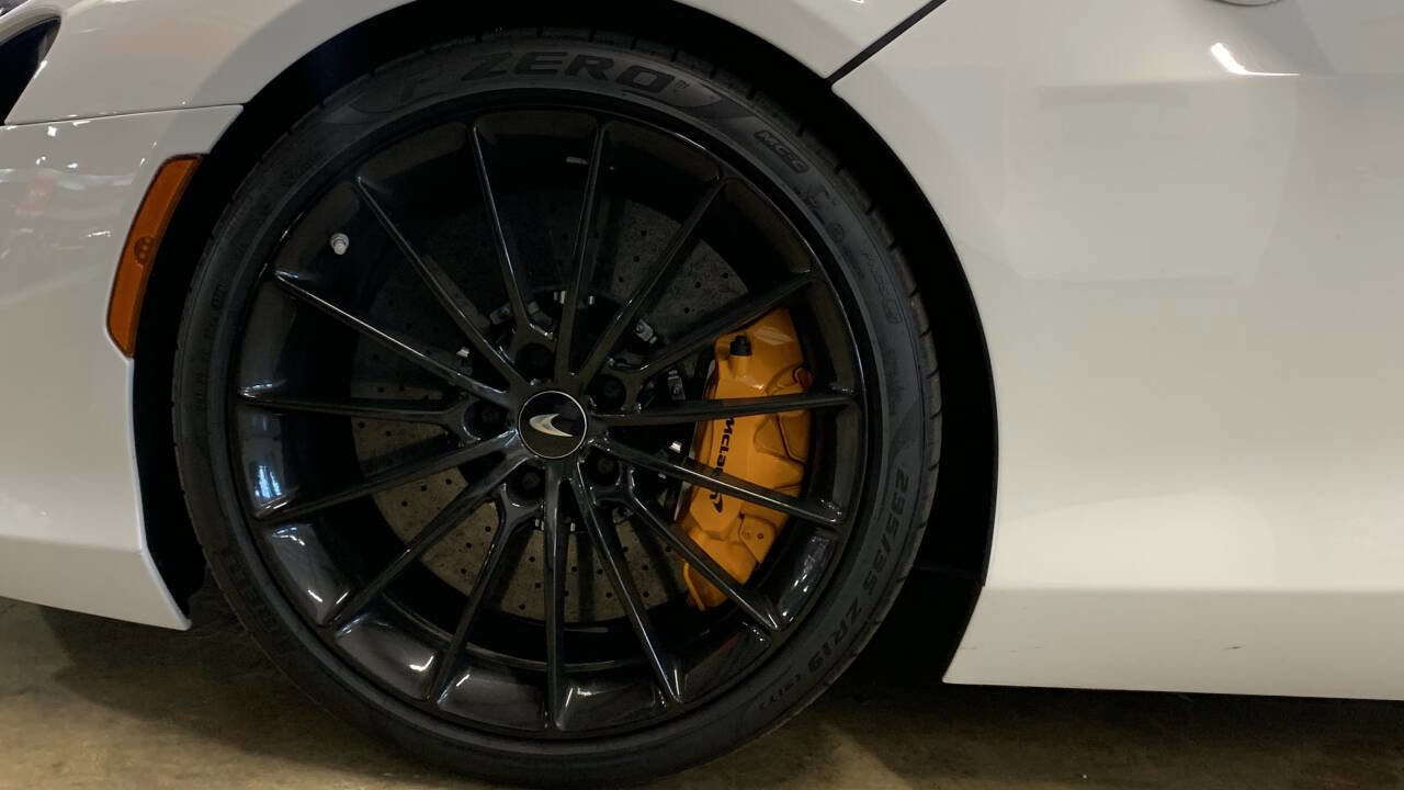 Used 2025 McLaren Artura Spider image 5