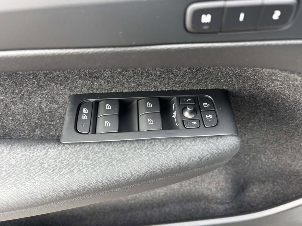 New 2026 Volvo XC40 B5 Ultra w/ Protection Package Premier image 12