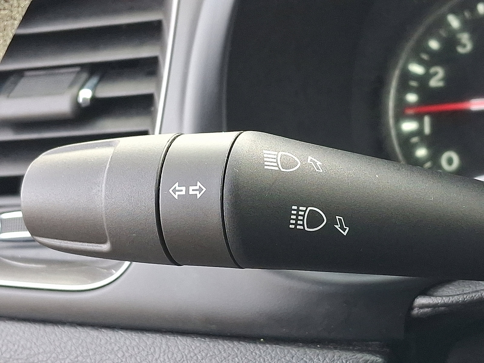 Used 2023 Jeep Renegade Latitude image 28