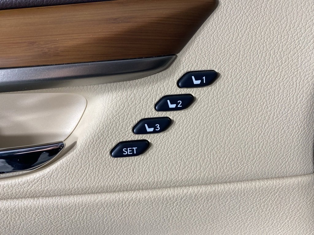 Used 2018 Lexus ES 300h image 8