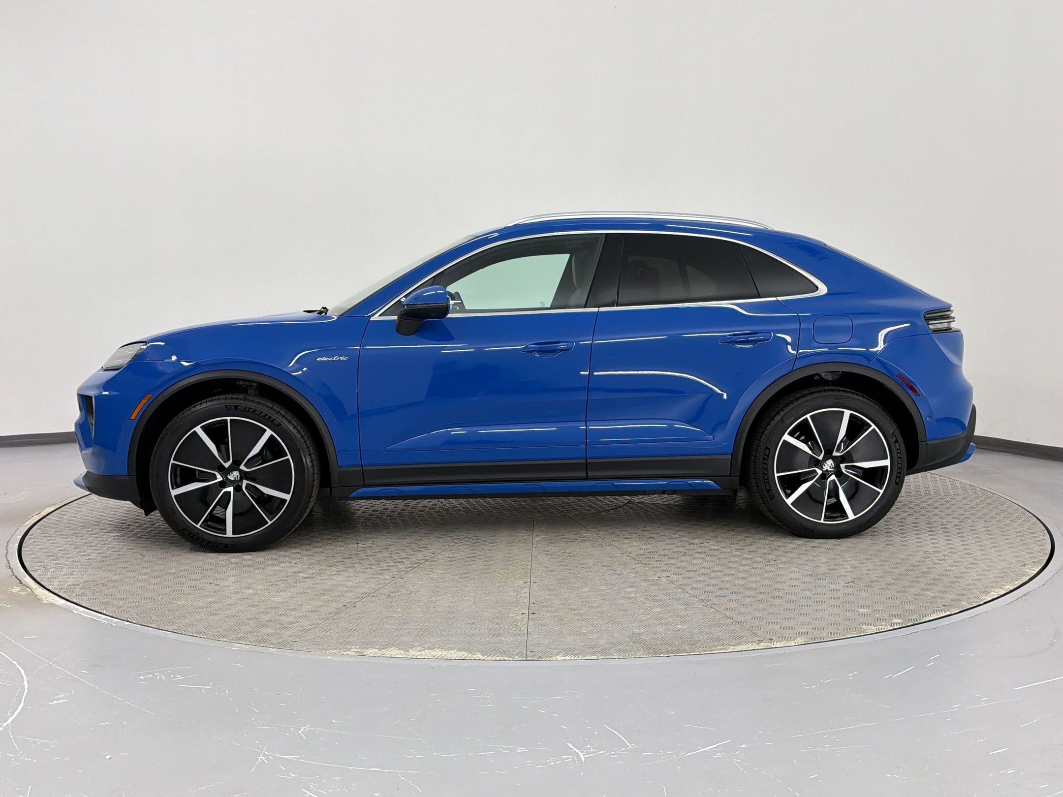 New 2026 Porsche Macan Electric RWD image 2