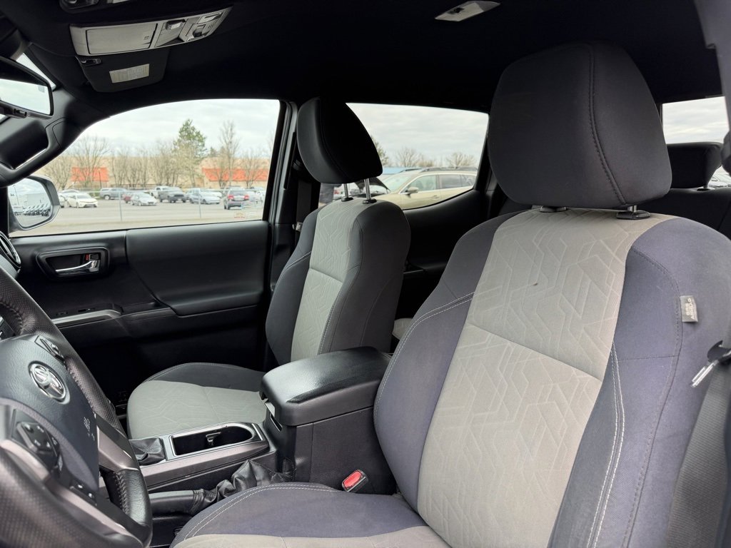 Used 2020 Toyota Tacoma TRD Sport w/ Blackout Package image 15