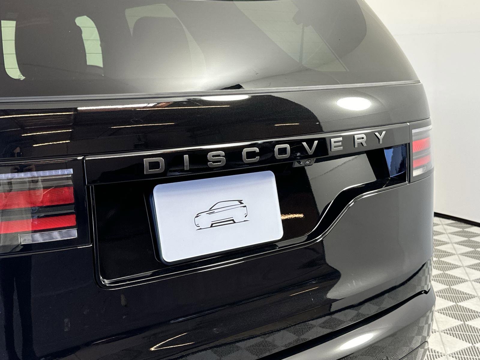 Certified 2025 Land Rover Discovery Dynamic SE image 33