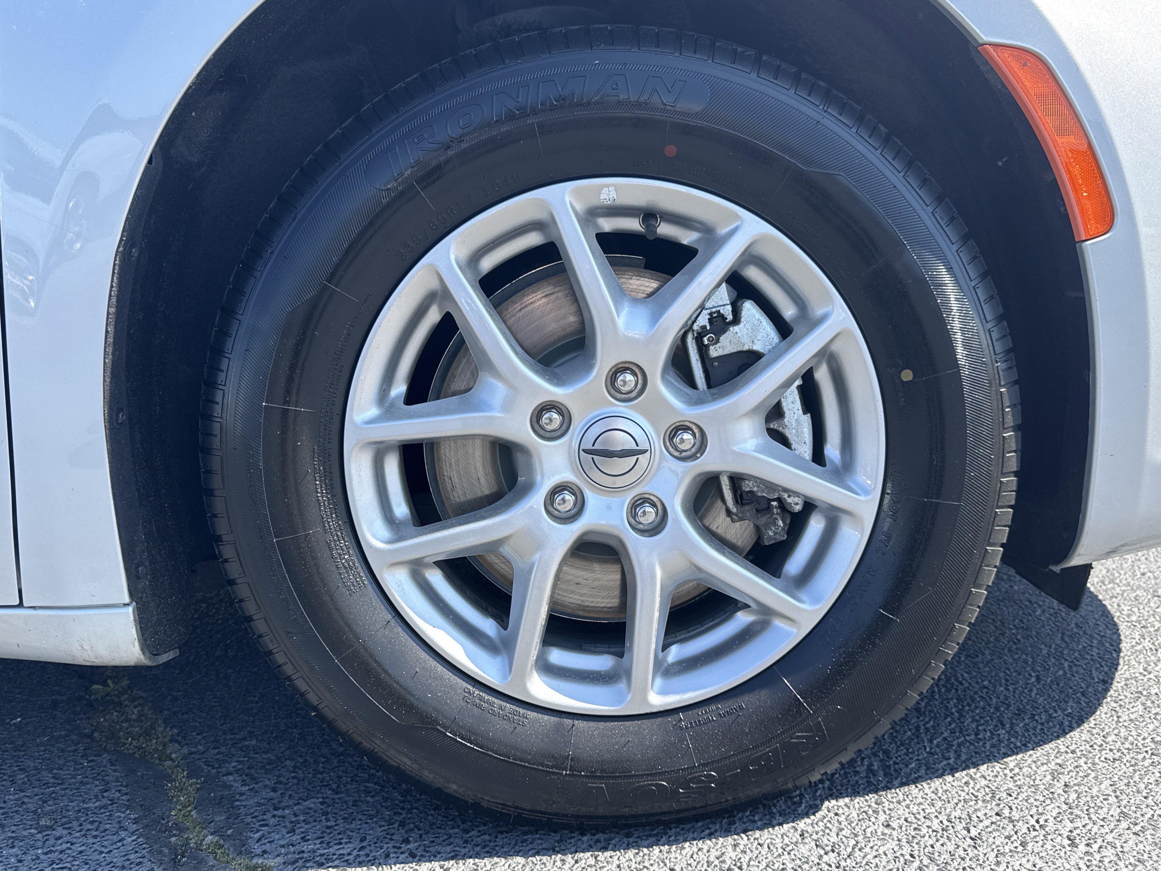 Used 2024 Chrysler Pacifica Touring-L image 14