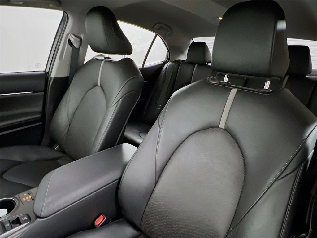 Used 2021 Toyota Camry XSE image 11