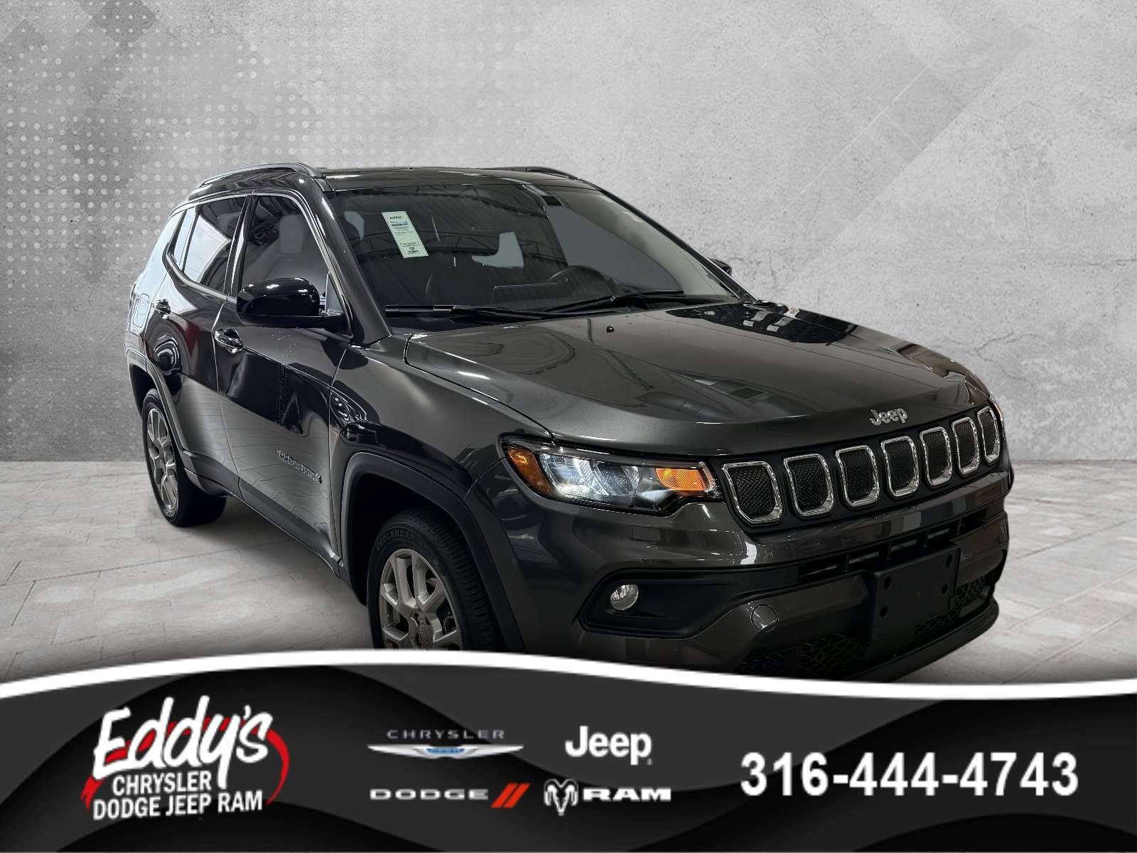 Used 2022 Jeep Compass Latitude w/ Sun and Sound Group AWD/4WD image 1