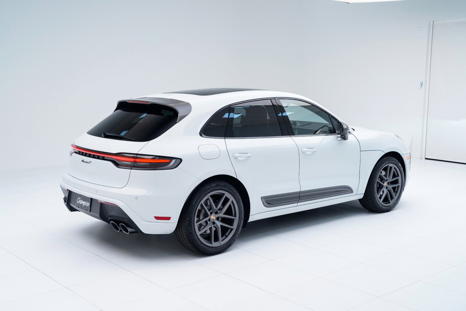 New 2026 Porsche Macan image 9