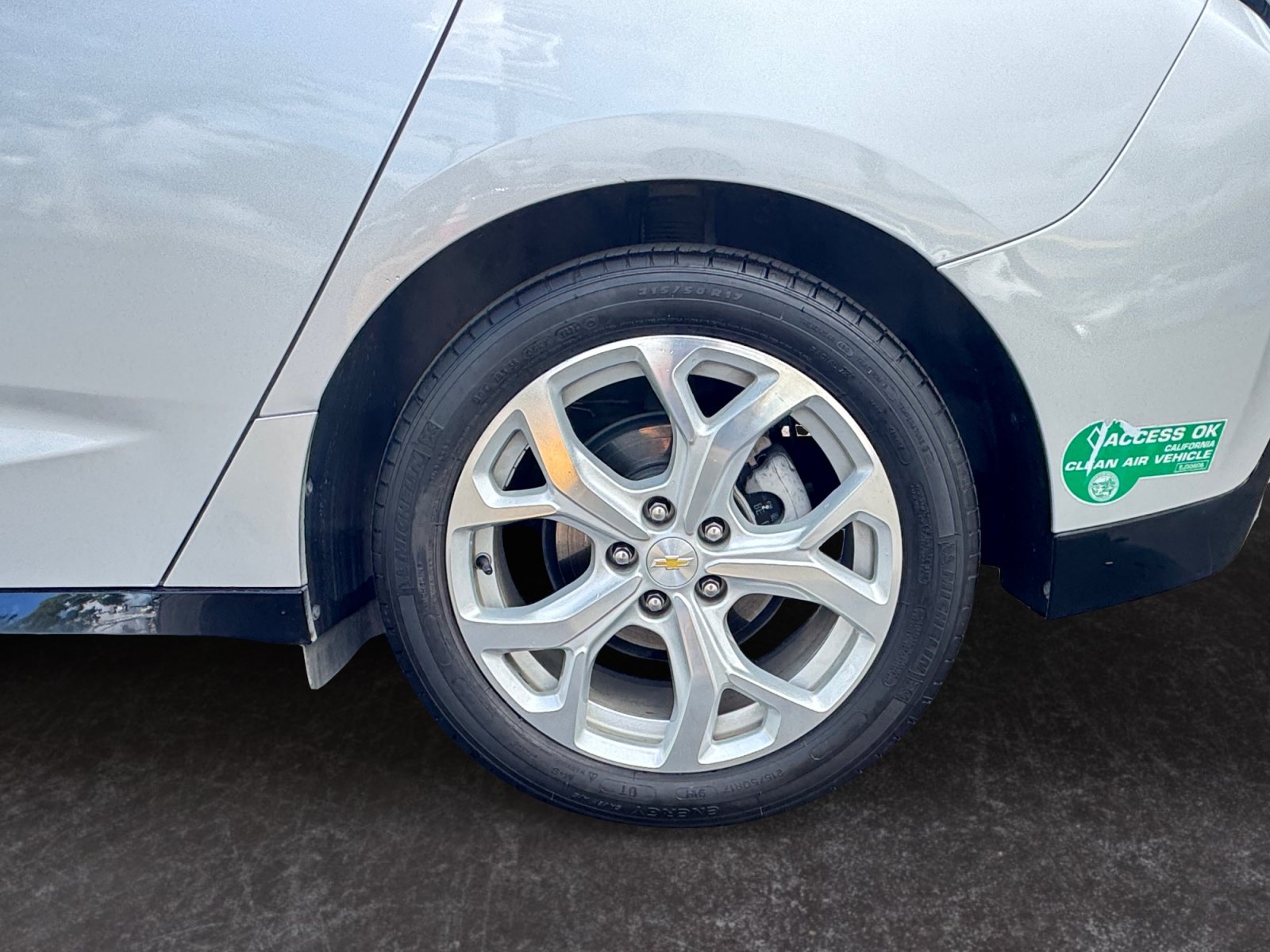 Used 2017 Chevrolet Volt Premier w/ Driver Confidence II Package FWD image 14