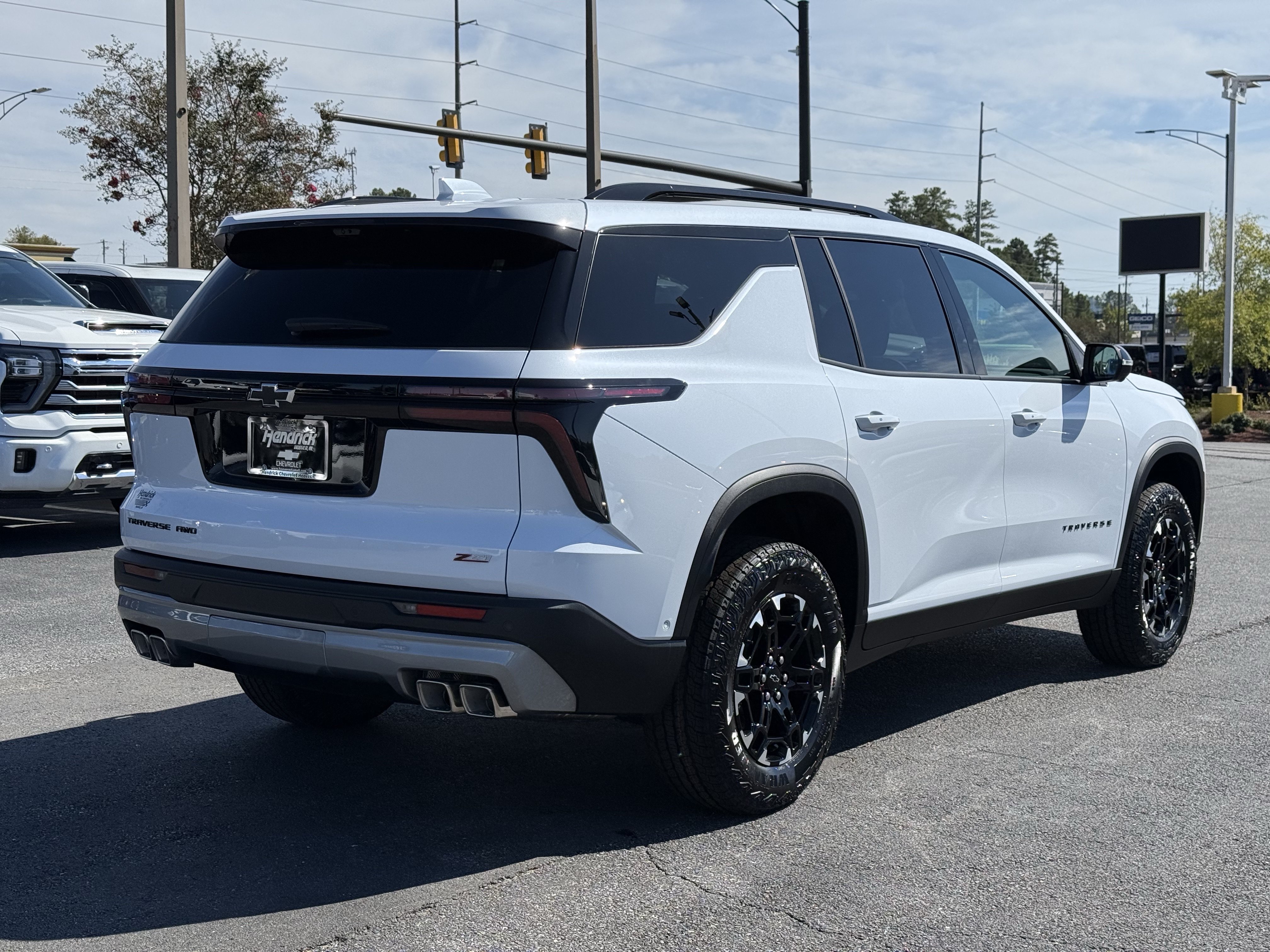 New 2027 Chevrolet Traverse Z71 w/ Enhanced Driving Package AWD/4WD image 10