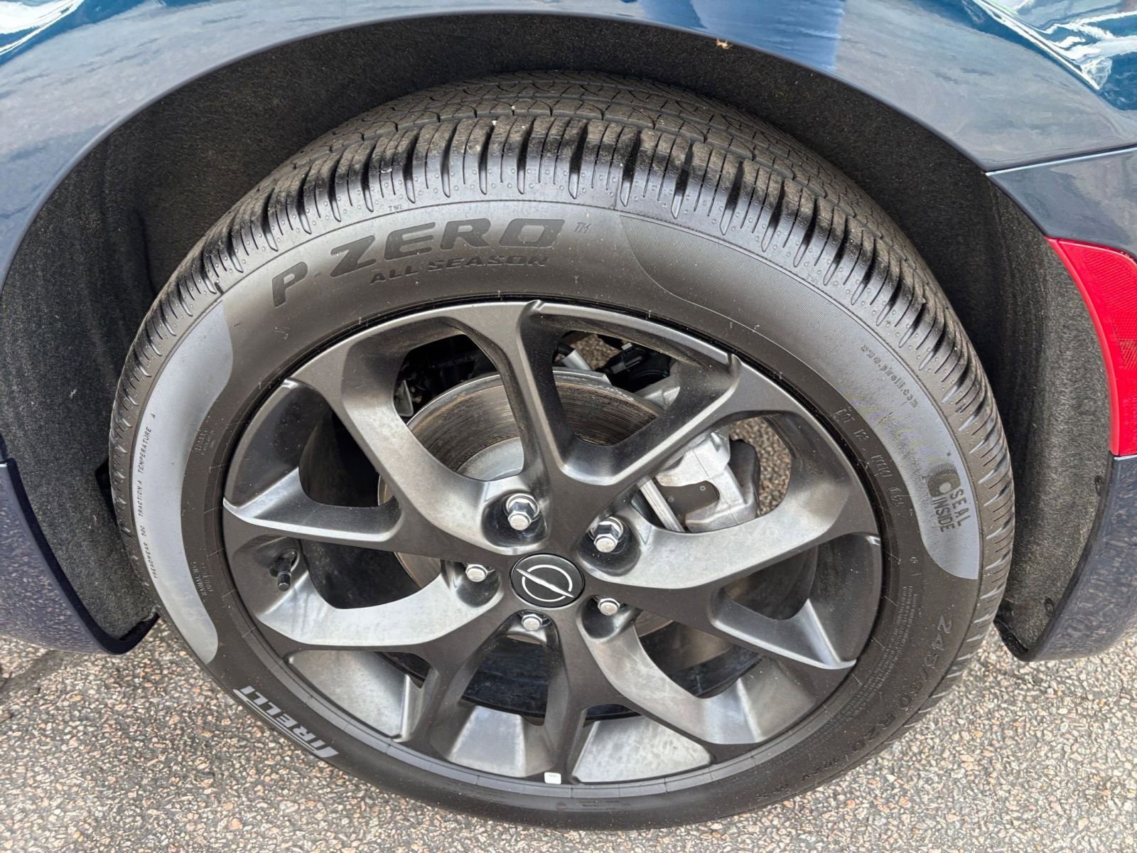 Used 2025 Chrysler Pacifica Limited image 35