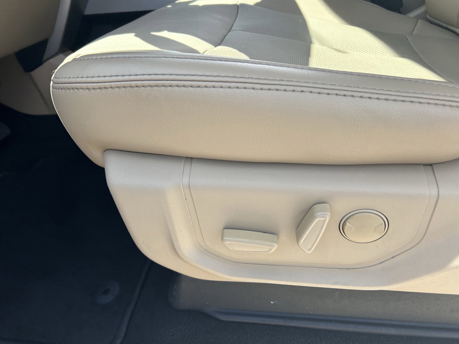 Used 2021 Ford F350 Lariat image 11