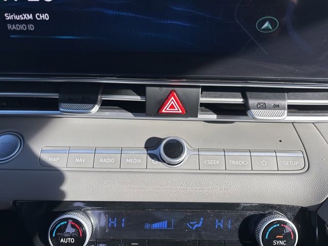 Used 2023 Hyundai Elantra SEL w/ Convenience Package image 28