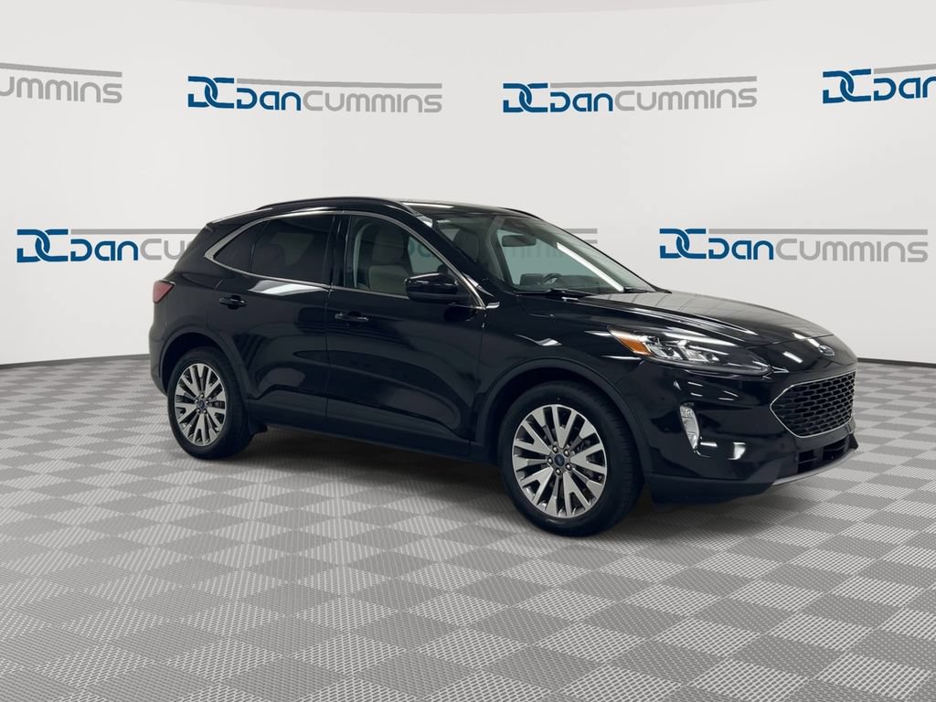 Used 2022 Ford Escape Titanium AWD/4WD image 2