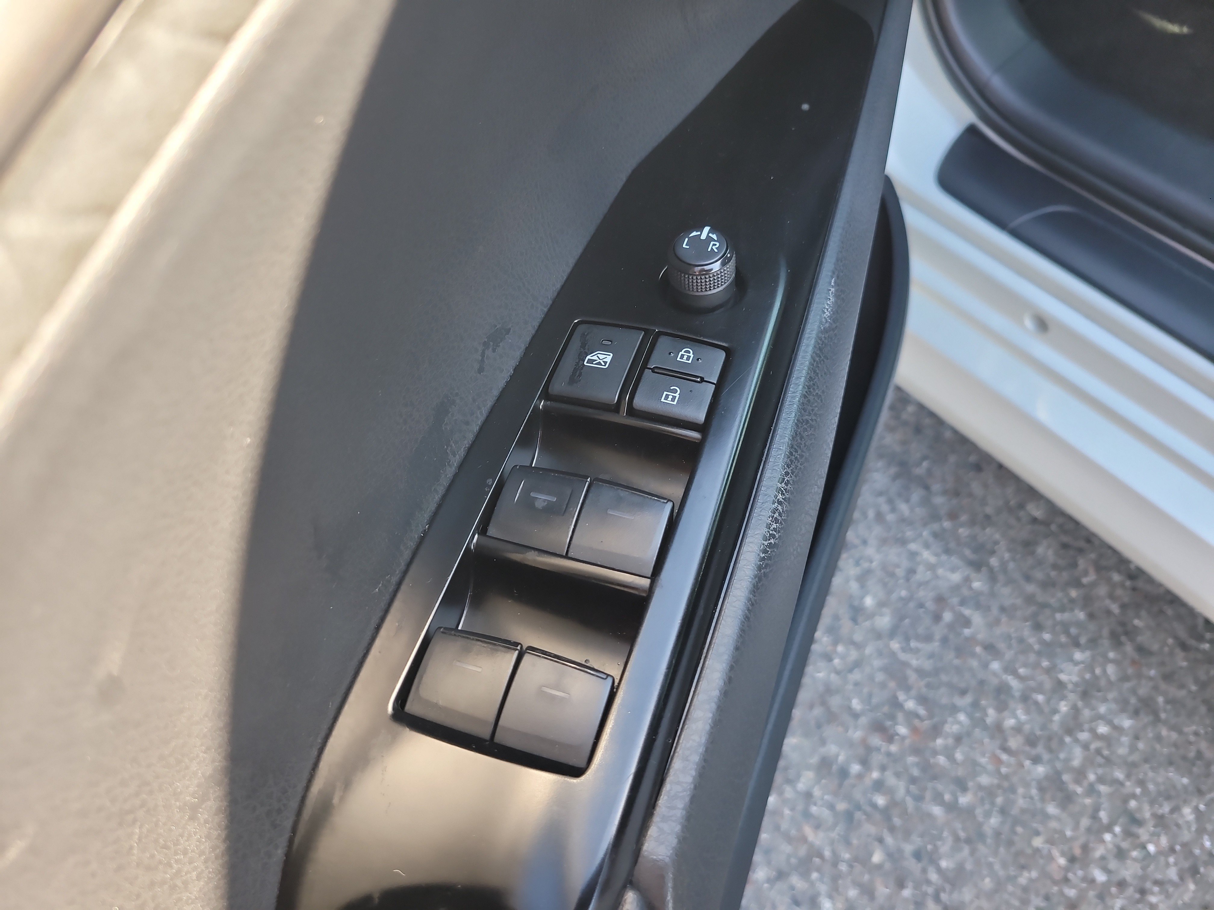 Used 2025 Toyota Camry XLE FWD image 16