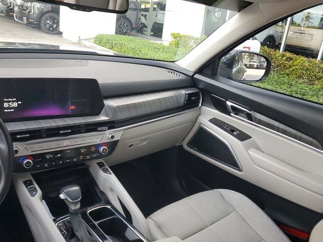 Certified 2023 Kia Telluride EX w/ EX Captain's Chair Package FWD image 14