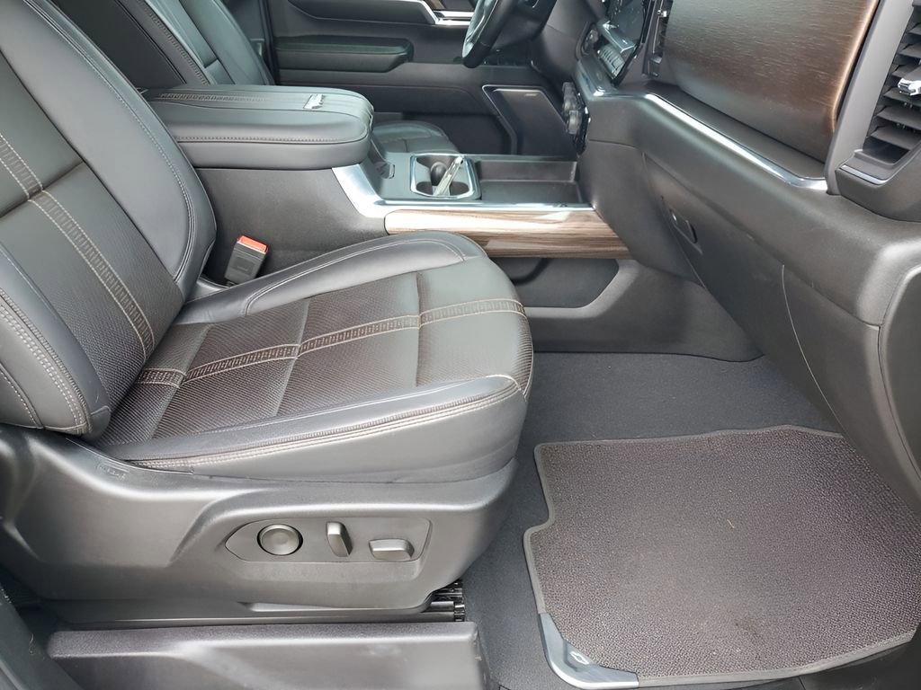 Used 2024 Chevrolet Silverado 2500 High Country w/ Midnight Edition image 17