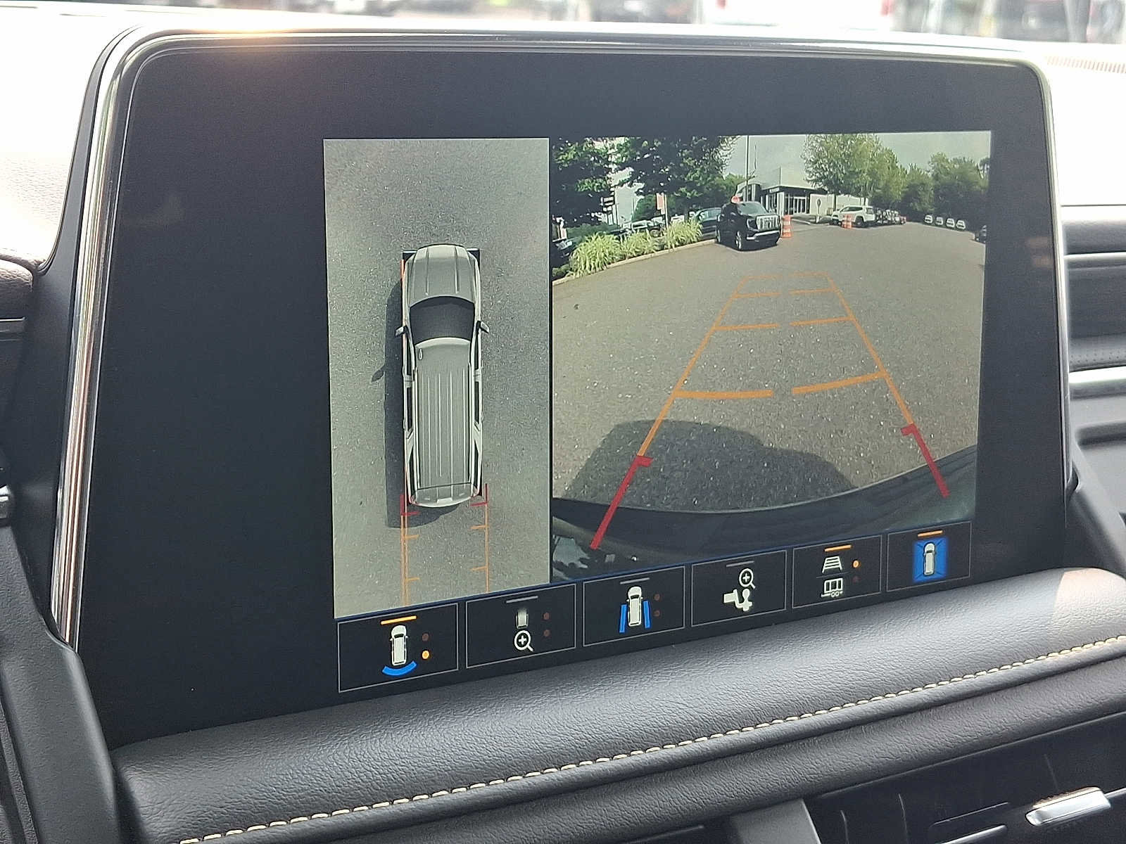 Used 2022 GMC Yukon SLT w/ SLT Premium Package image 22