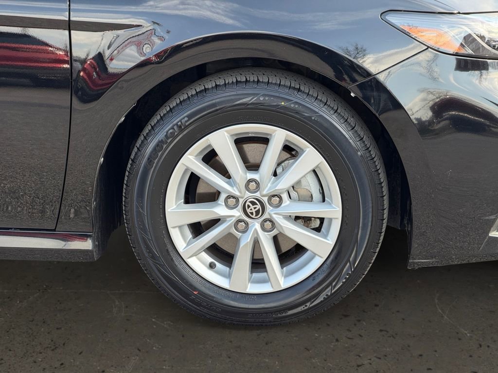Used 2025 Toyota Camry LE image 10