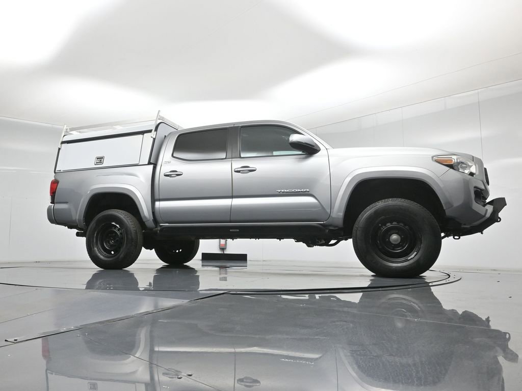 Used 2020 Toyota Tacoma SR5 AWD/4WD image 45