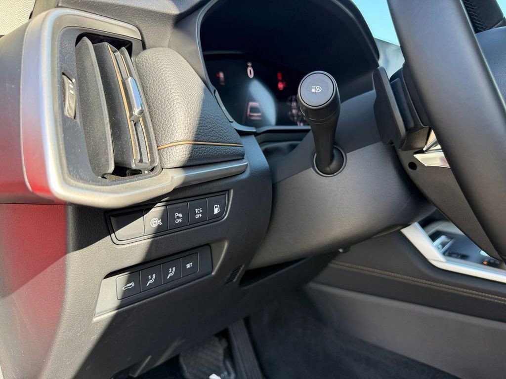 Used 2025 MAZDA CX-70 Plug-In Hybrid w/ Premium Pkg image 14