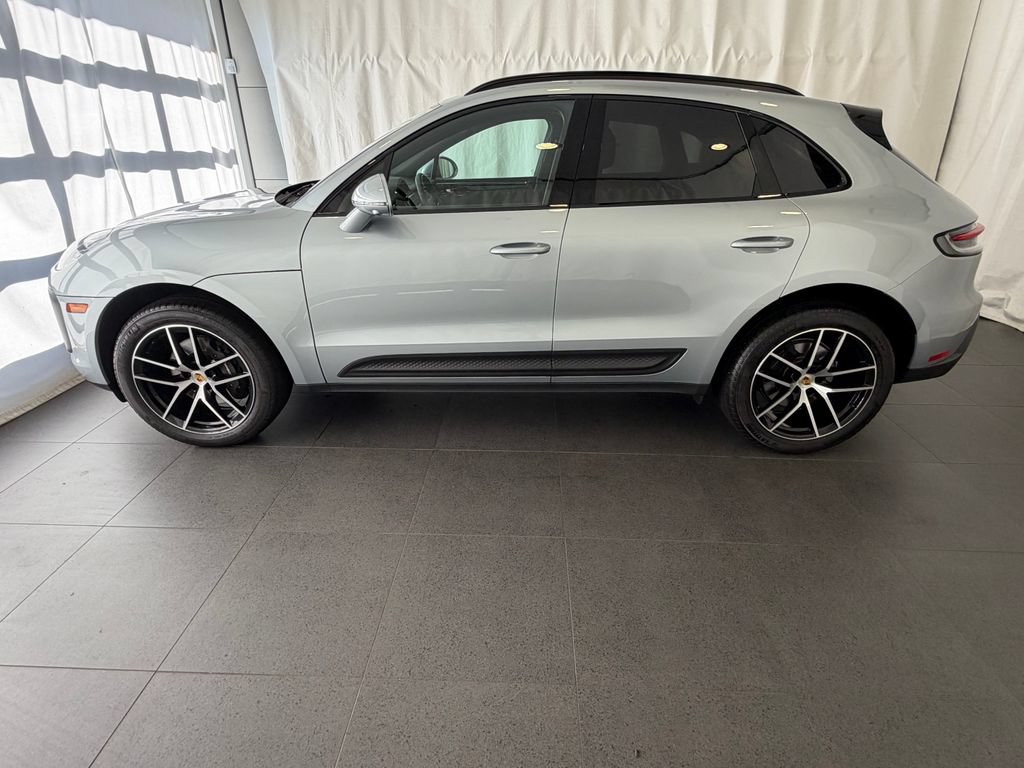 Certified 2026 Porsche Macan AWD/4WD image 2