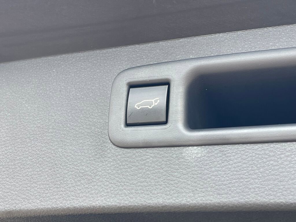 Used 2023 Toyota Highlander XLE image 28