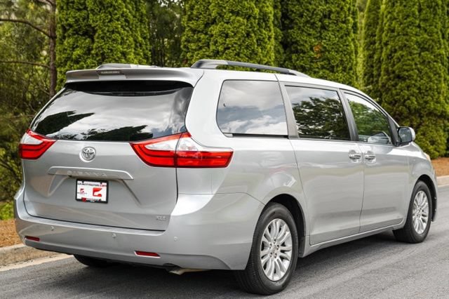 Used 2015 Toyota Sienna XLE w/ XLE Navigation Package FWD image 17