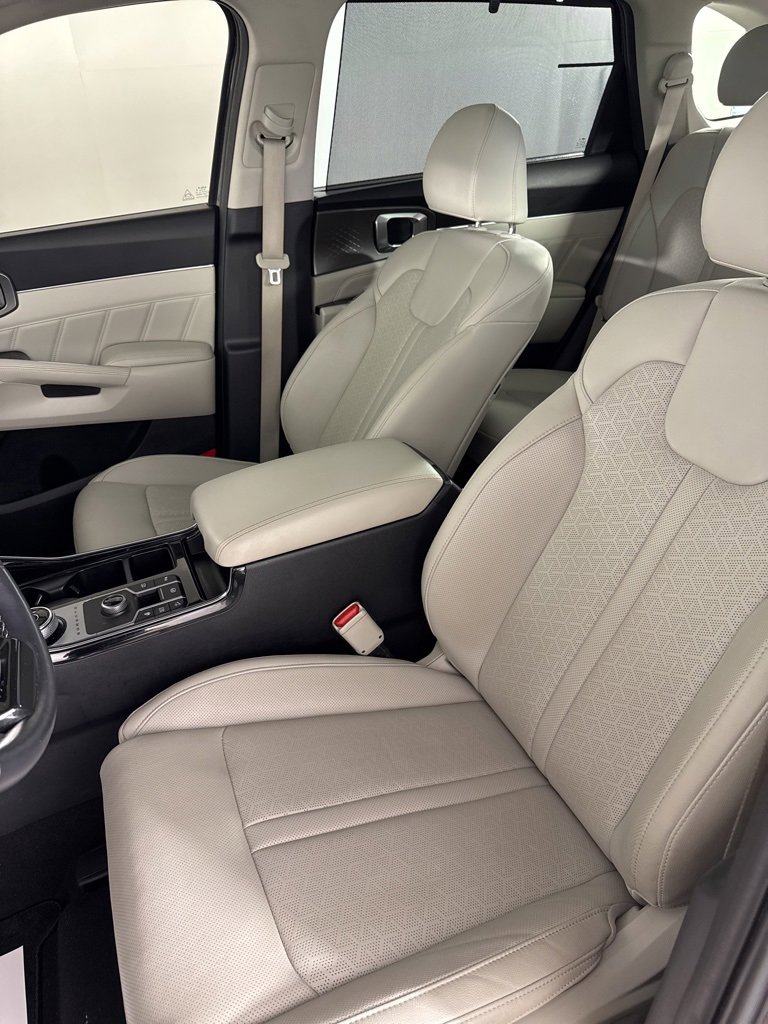 Used 2023 Kia Sorento SX Prestige w/ Panoramic Sunroof Package image 17