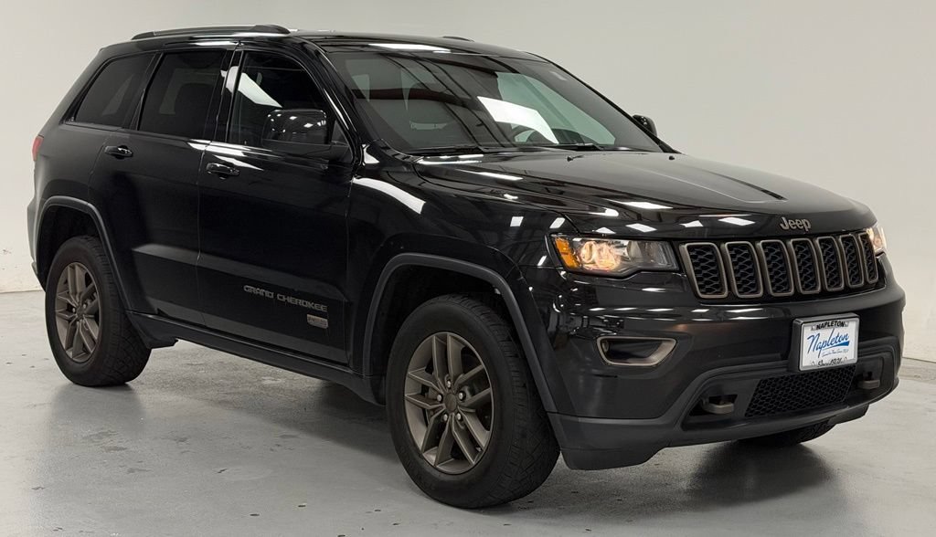 Used 2016 Jeep Grand Cherokee Laredo 75th Anniversary AWD/4WD image 6