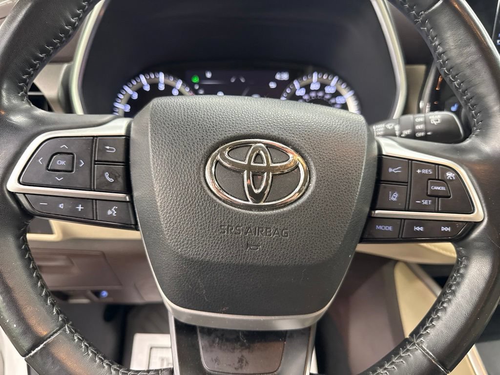 Used 2022 Toyota Highlander XLE AWD/4WD image 29
