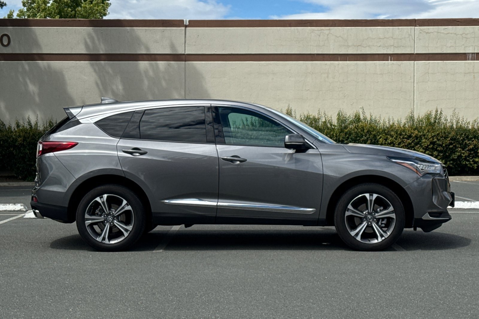 Used 2025 Acura RDX w/ Technology Package AWD/4WD image 3