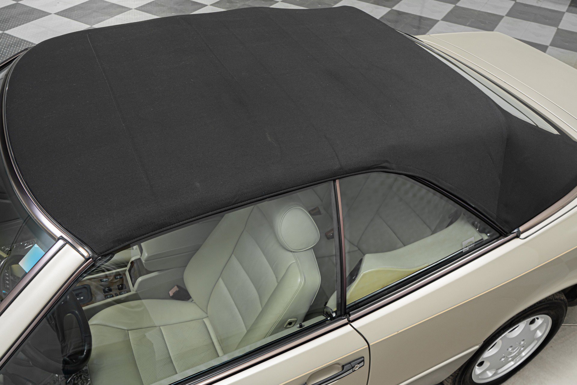 Used 1995 Mercedes-Benz E 320 Convertible image 37