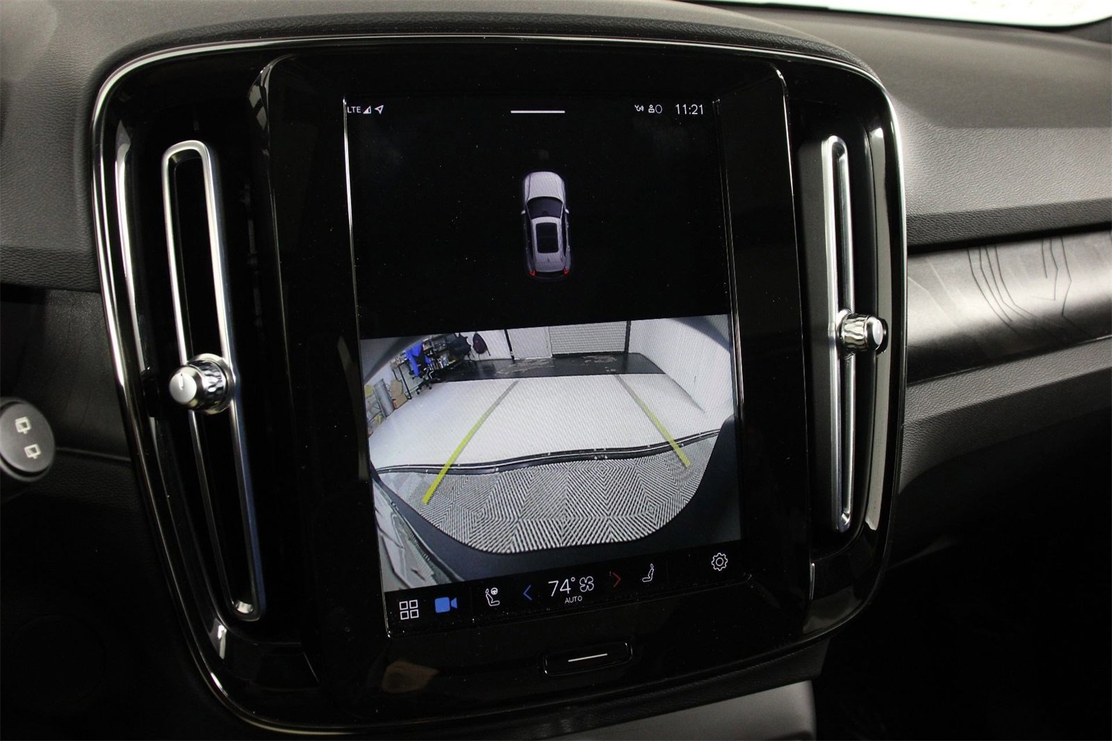 Certified 2023 Volvo XC40 Recharge Ultimate image 13