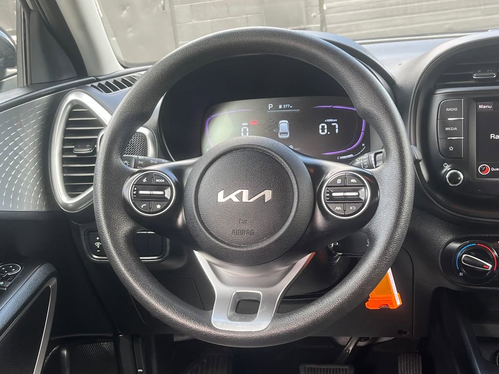 Used 2025 Kia Soul LX w/ LX Technology Package FWD image 19
