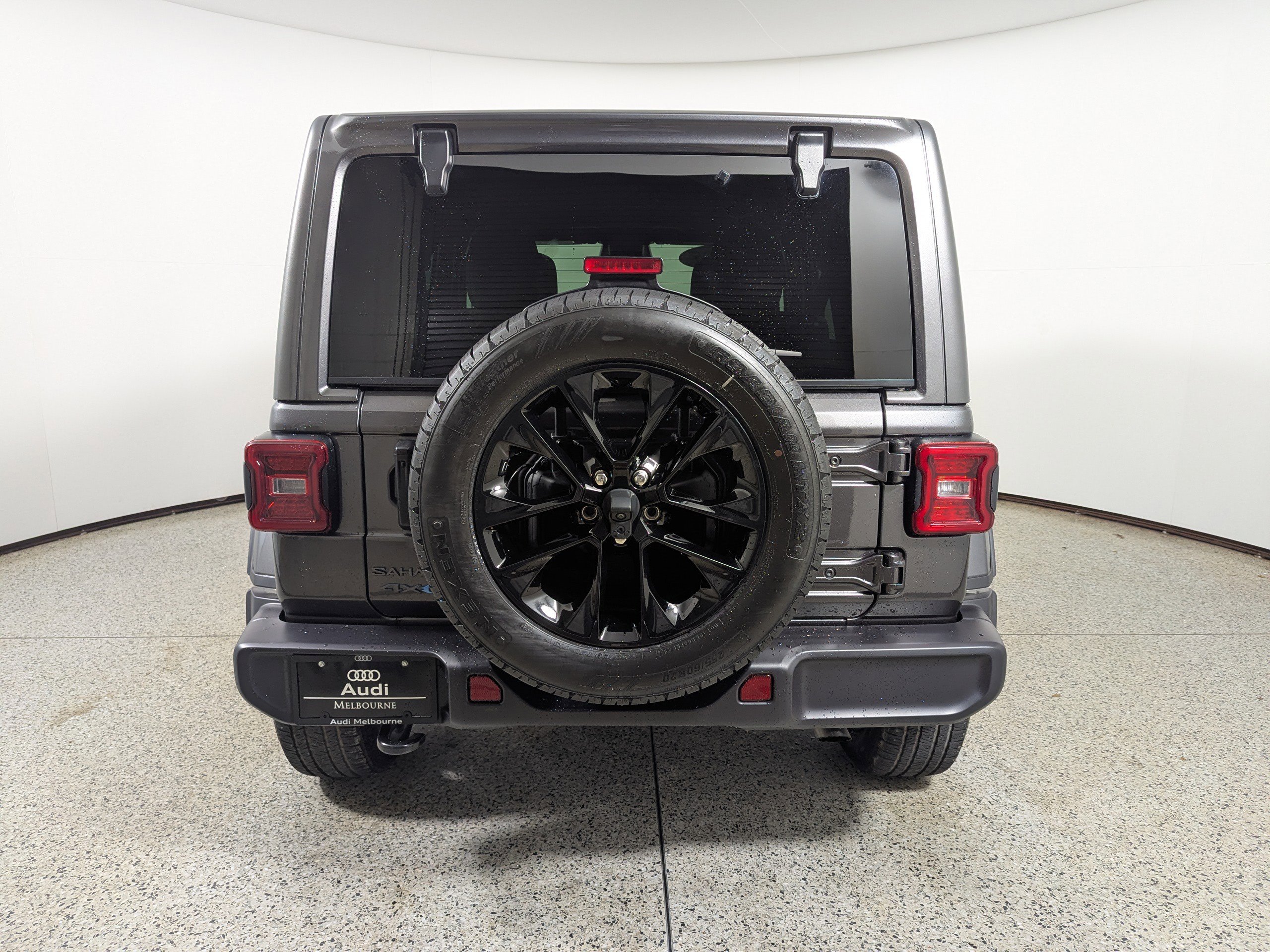 Used 2025 Jeep Wrangler Sahara AWD/4WD image 6