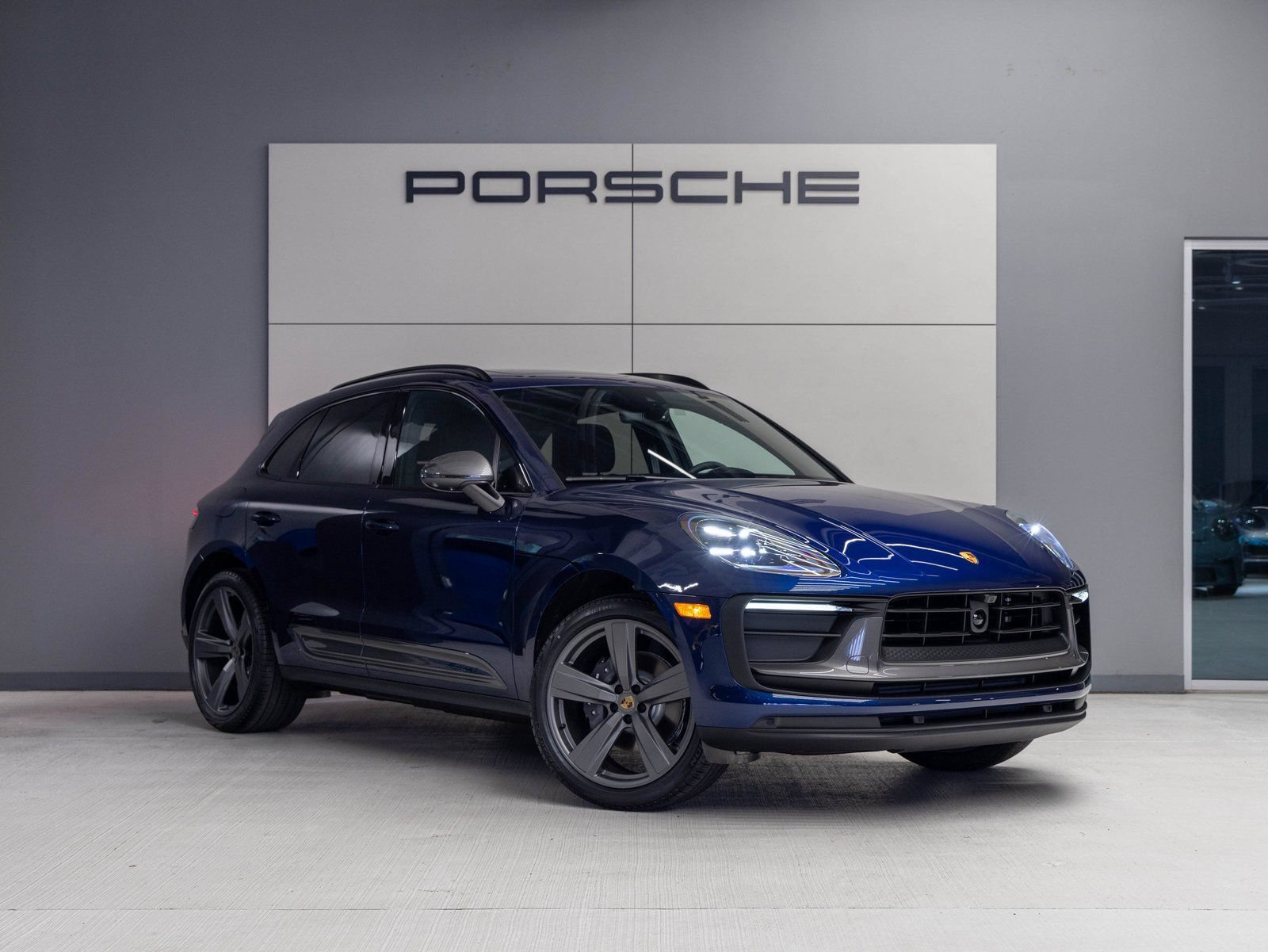 Certified 2026 Porsche Macan Turbo AWD/4WD image 9
