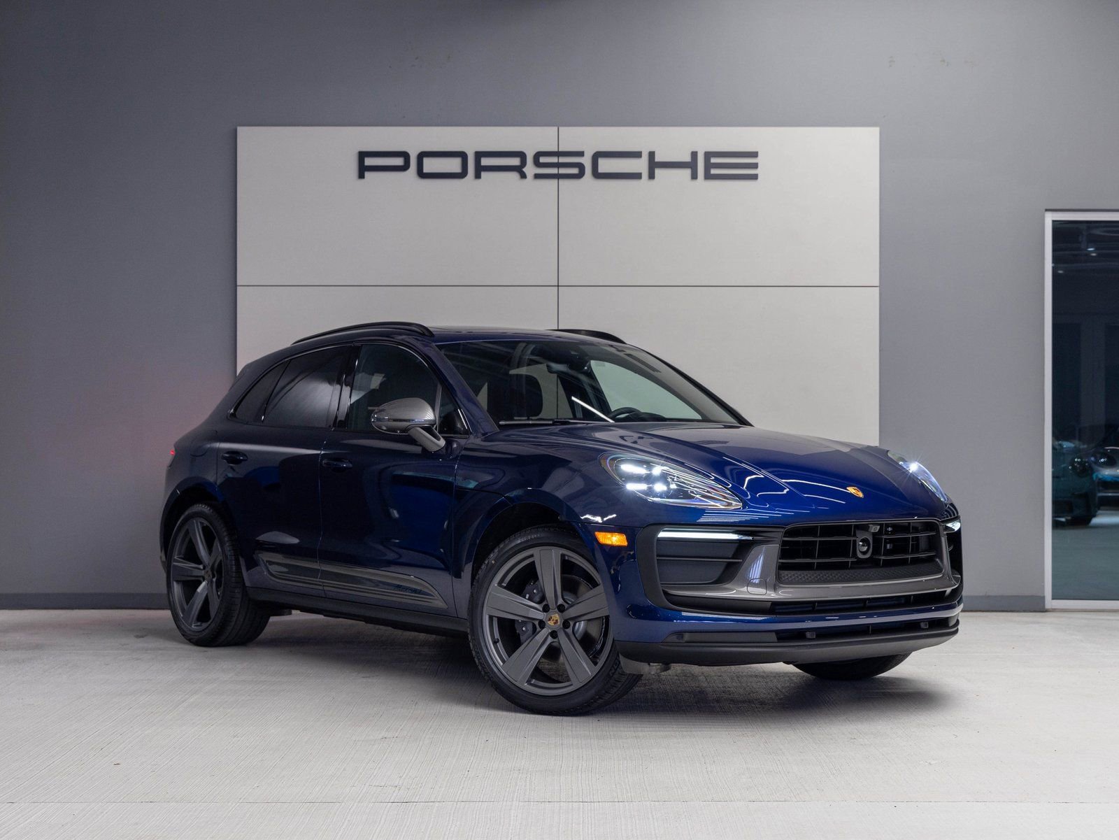 Certified 2026 Porsche Macan Turbo AWD/4WD image 9